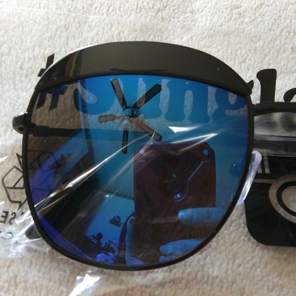 FREE WITH $40+ ORDER - Picture 2 of 2